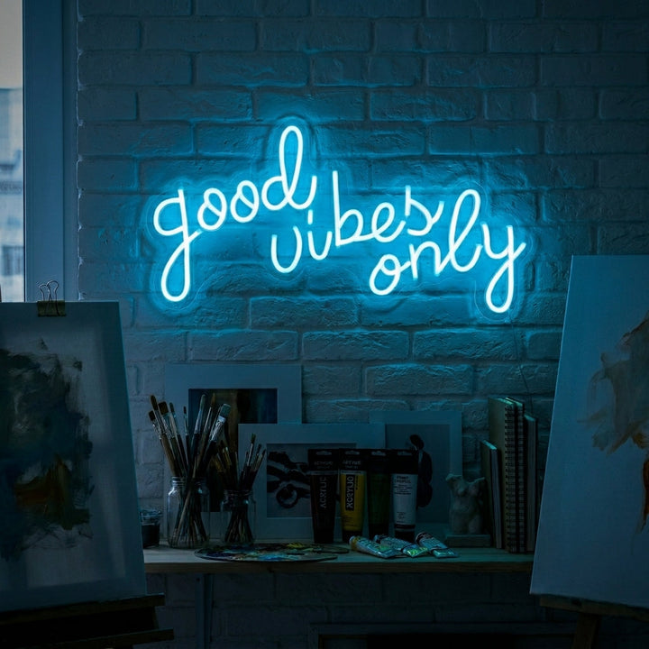 "GOOD VIBES ONLY" Neonskylt