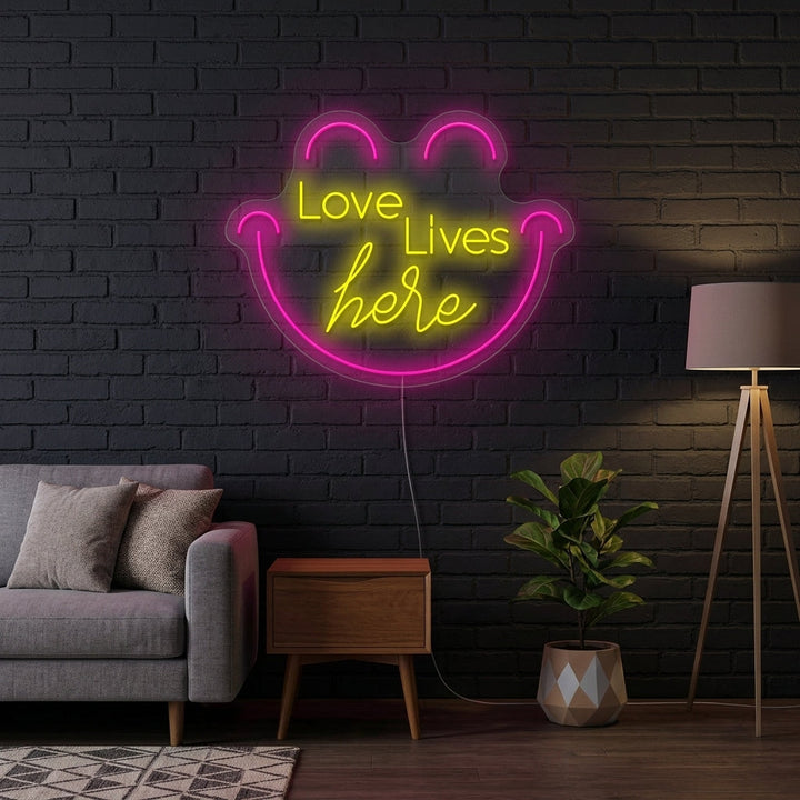 "Love Live Here" Neonskylt
