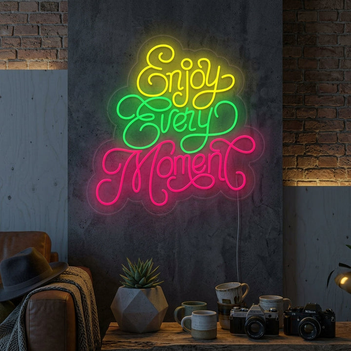 "Enjoy Every Moment" Neonskylt