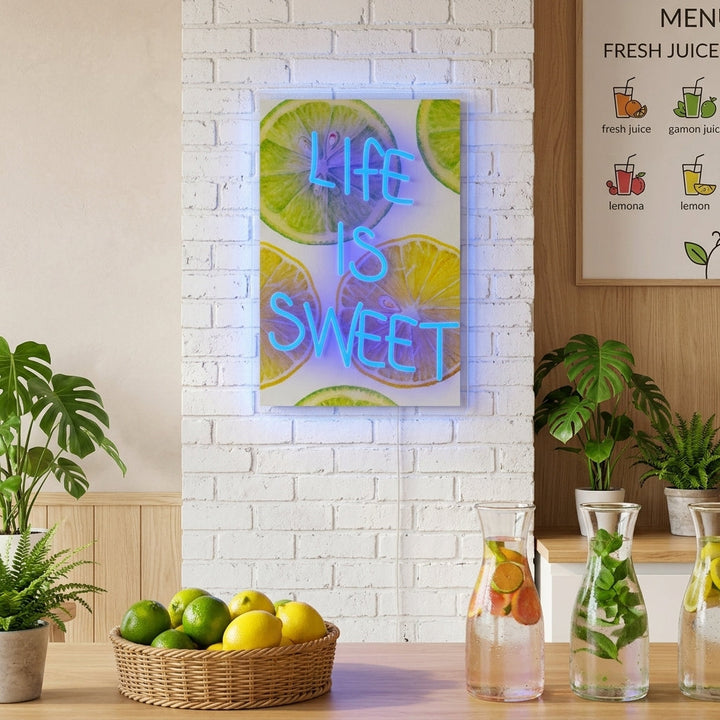 "Life Is Sweet with UV Print Background" Neonskylt