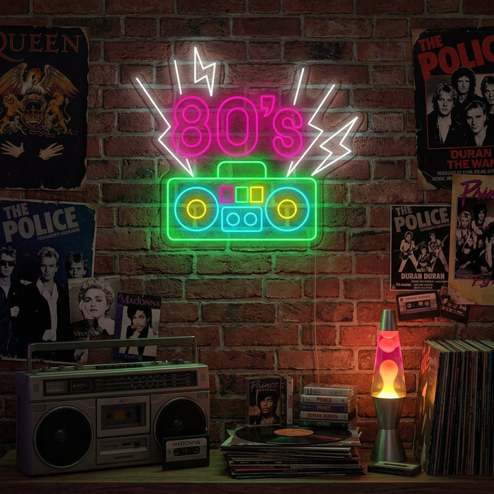 "80-talsskrift med kassettspelare" Neonskylt