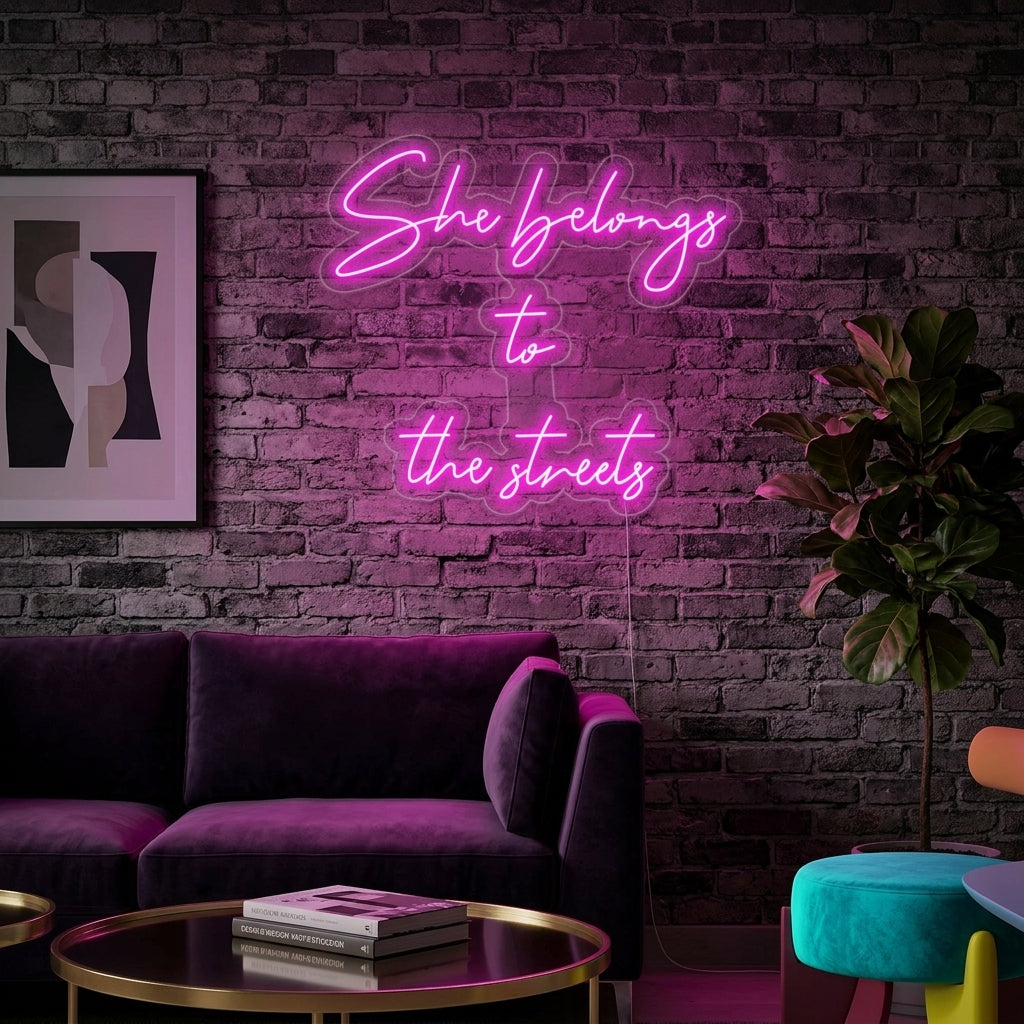 "She Belongs To The Streets" Neonskylt