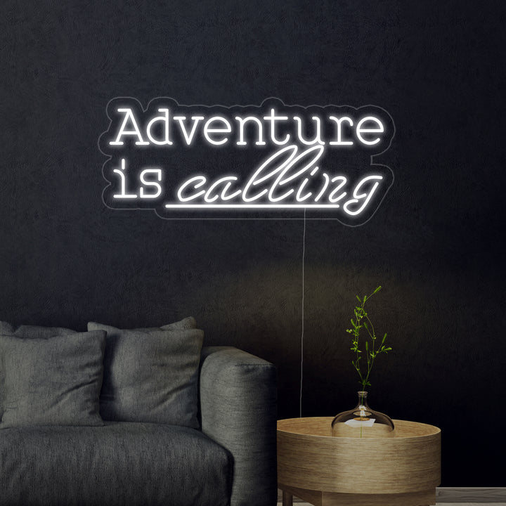 "Adventure is Calling" Neonskylt