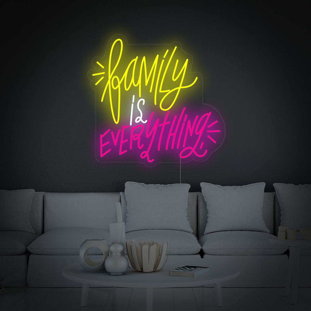 "Family is Everything" Neonskylt