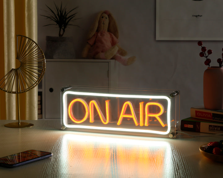"On Air" Skrivbords LED Neonskylt