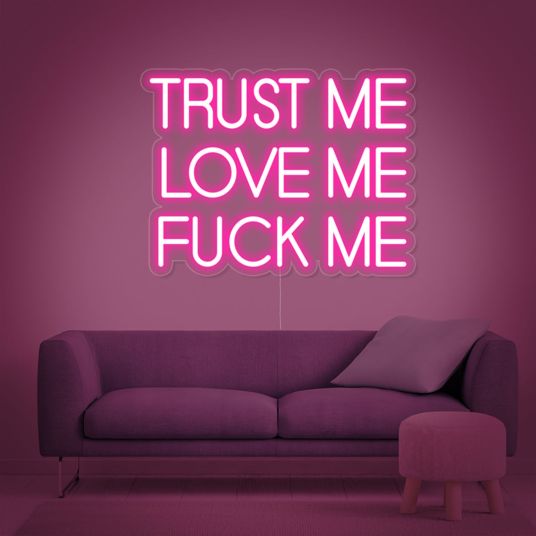 "Truest Me Love Me Fuck Me" Neonskylt