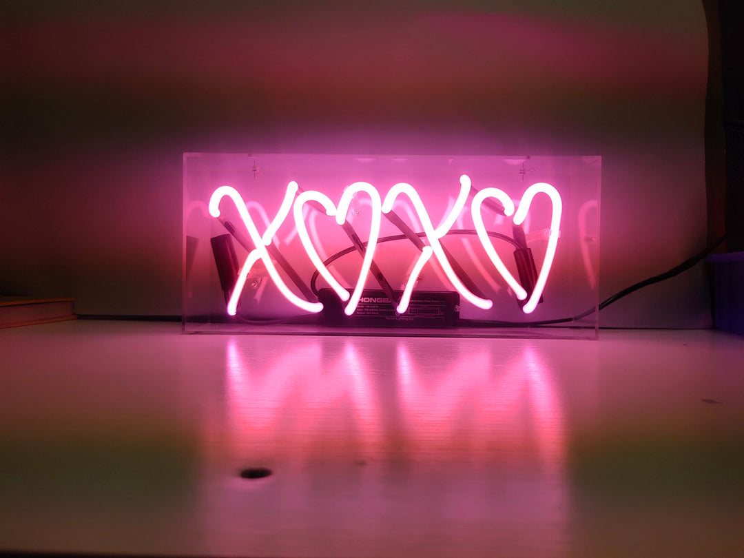 "XOXO" Akrylbox Neonskylt, Glas Neonskylt, Bord Neonskylt